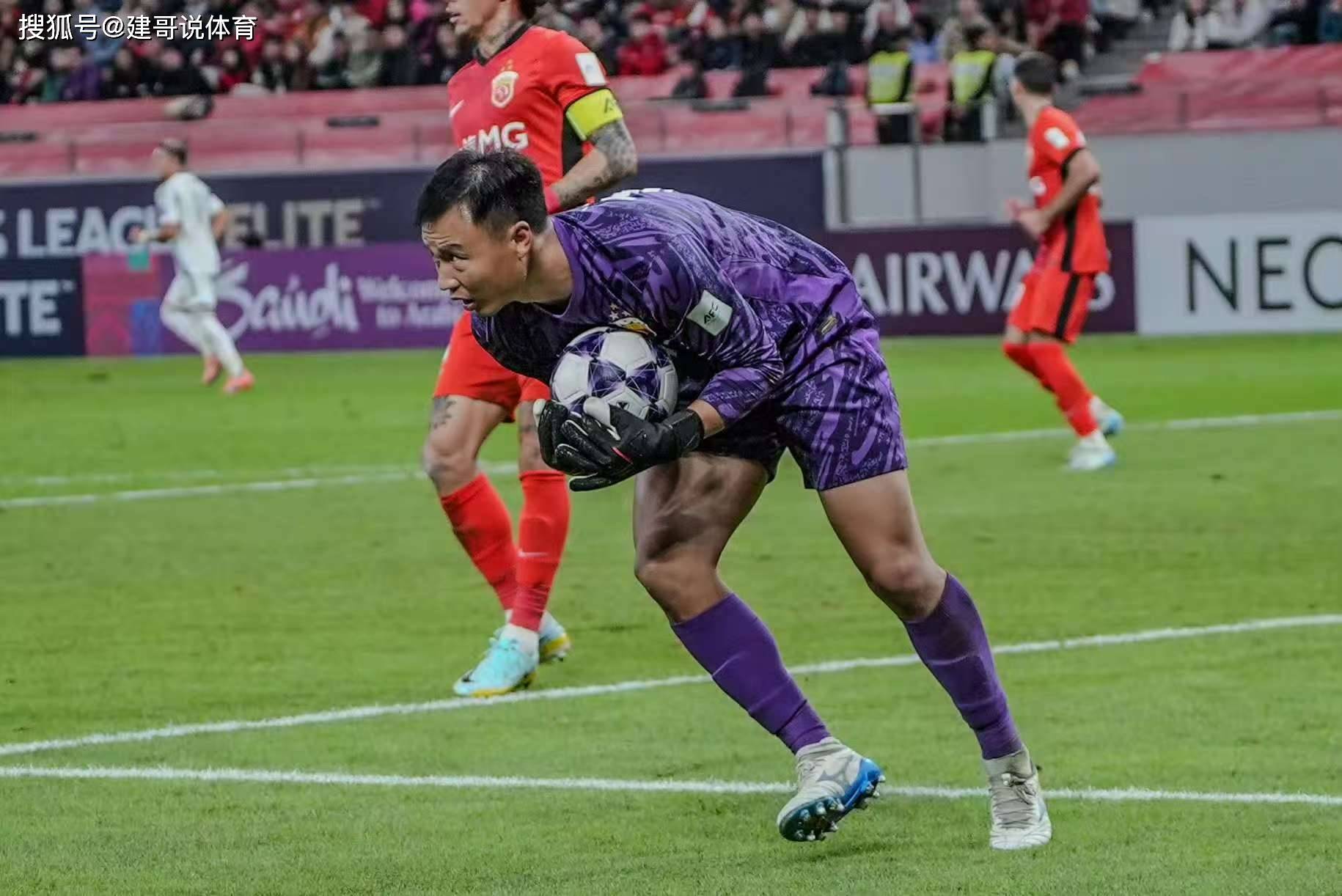 南宫28官网-上海海港冲刺阶段外线爆发，志在欧冠名次提升，底气十足，团队化学反应显著的简单介绍